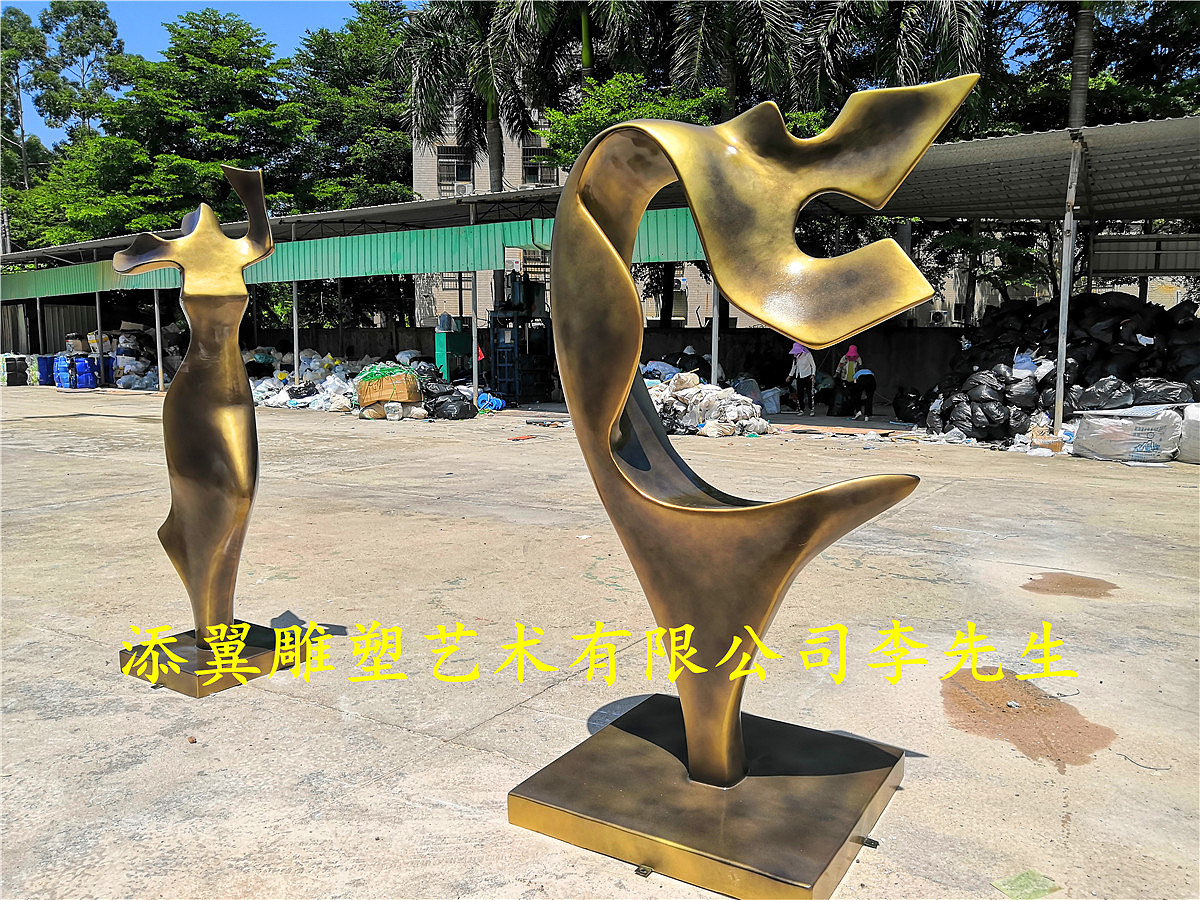 景观跟自然融合玻璃钢抽象雕塑艺术品是愉悦人的景色