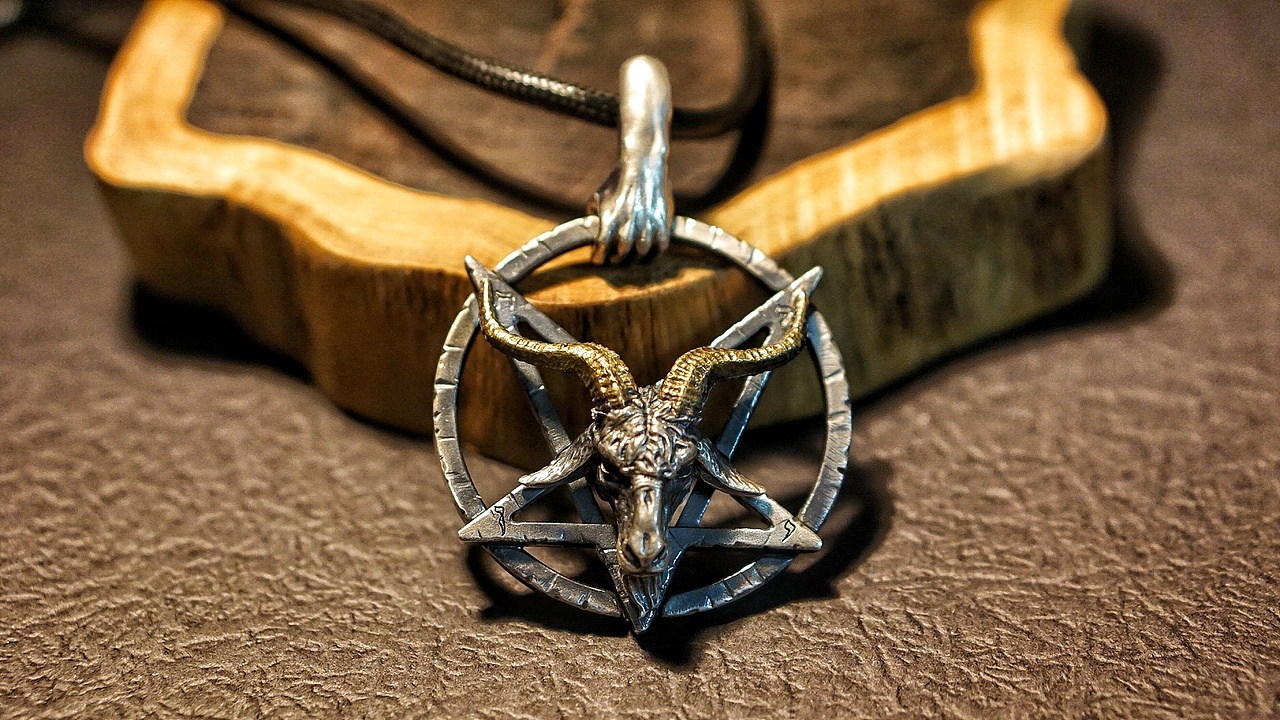 主师款特别限定恶魔之手撒旦五芒星羊头s925银吊坠