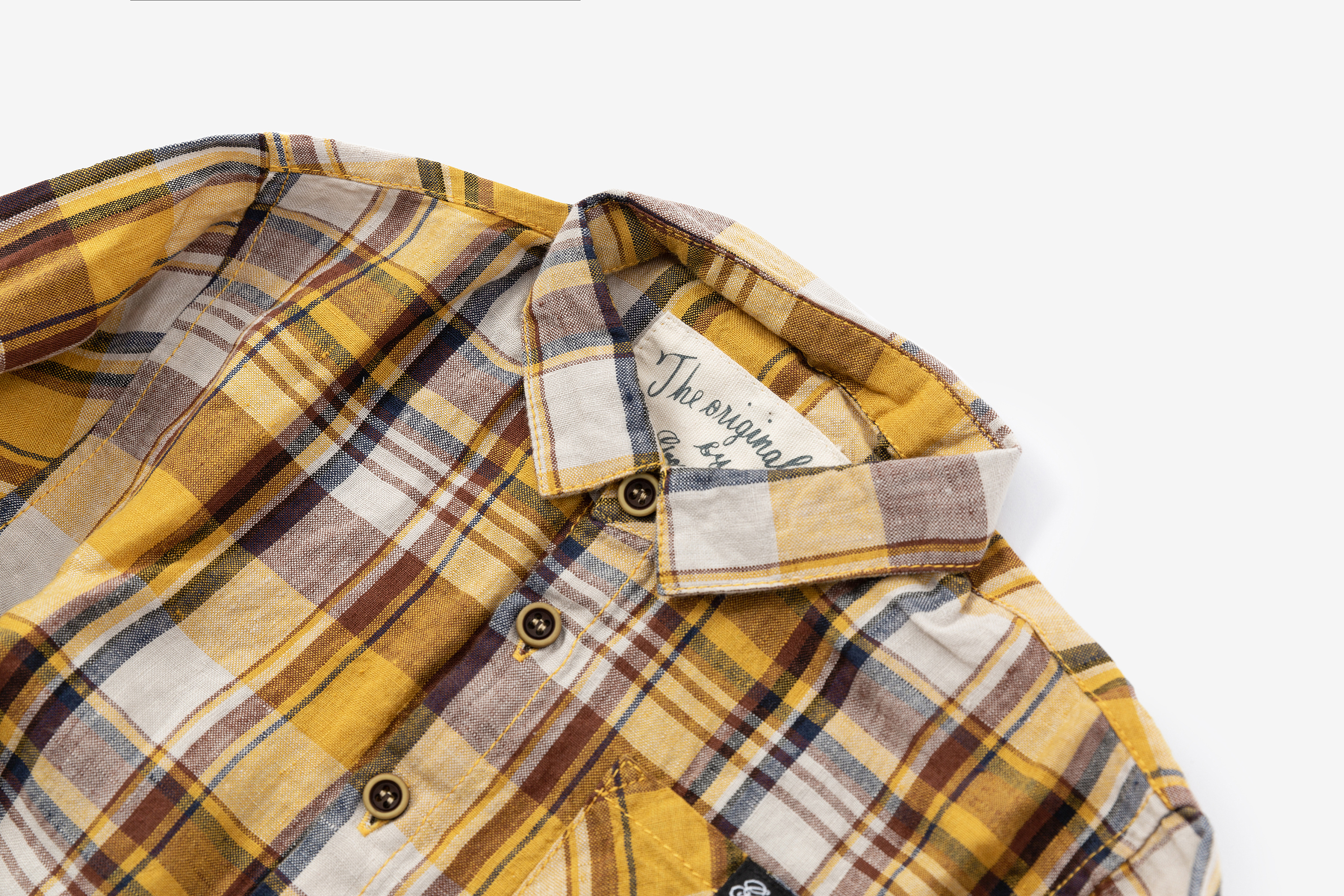 方格衬衫童装衣服服装白底静物产品拍摄图