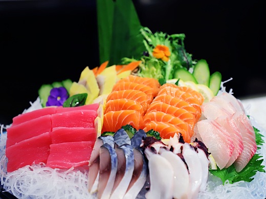 日料三文鱼刺身拼盘668nicegir1吕凯峰山月摄影kamon77狮辰品牌设计我