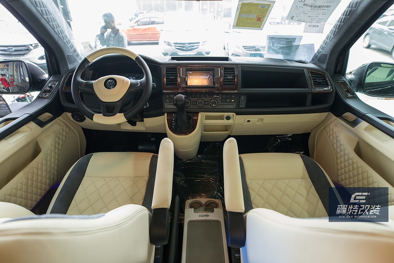 大众T6米黑内饰