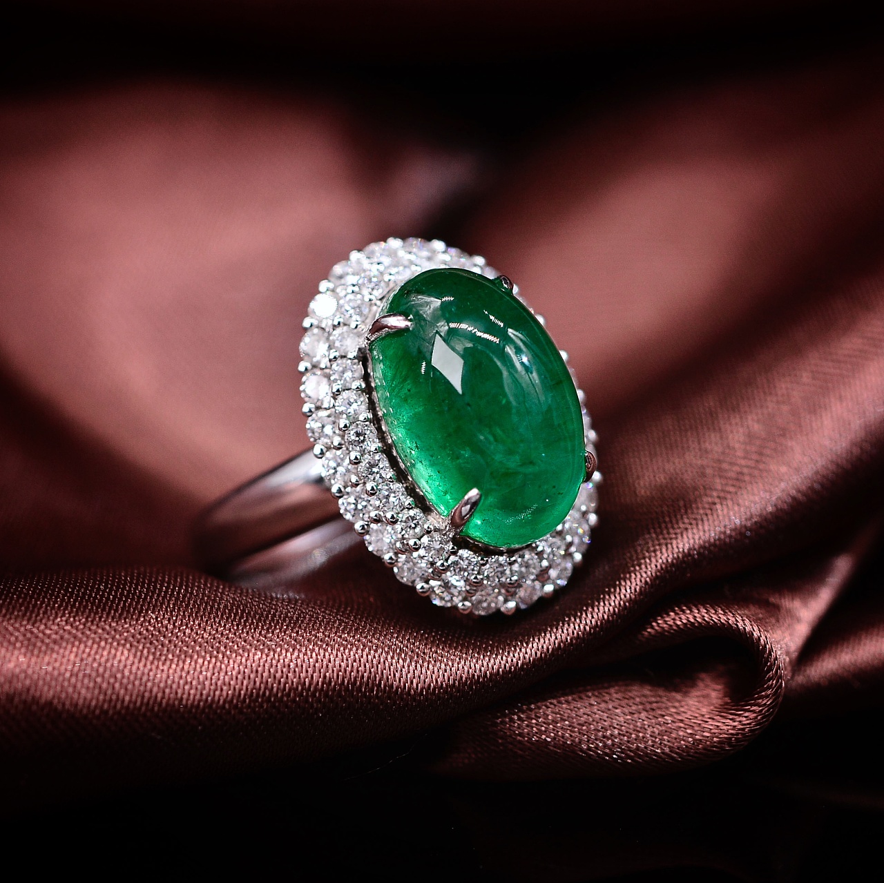 Tiffany & Co. 蒂芙尼 Blue Book 祖母绿钻石戒指 – 我爱钻石网官网
