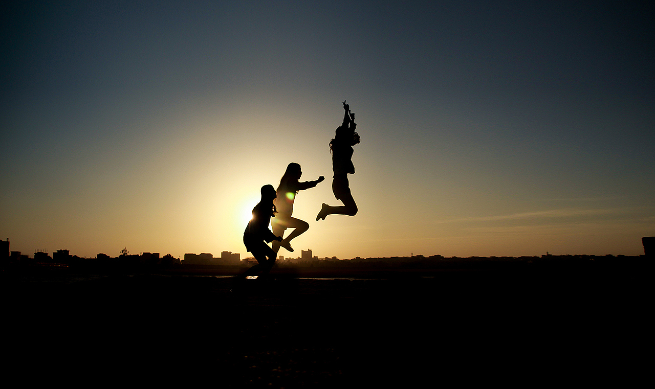 日出（图ZMTgzNDY2MDE2） - 人像摄影 - 站酷设计师岞海印象原创素材 - 站酷ZCOOL