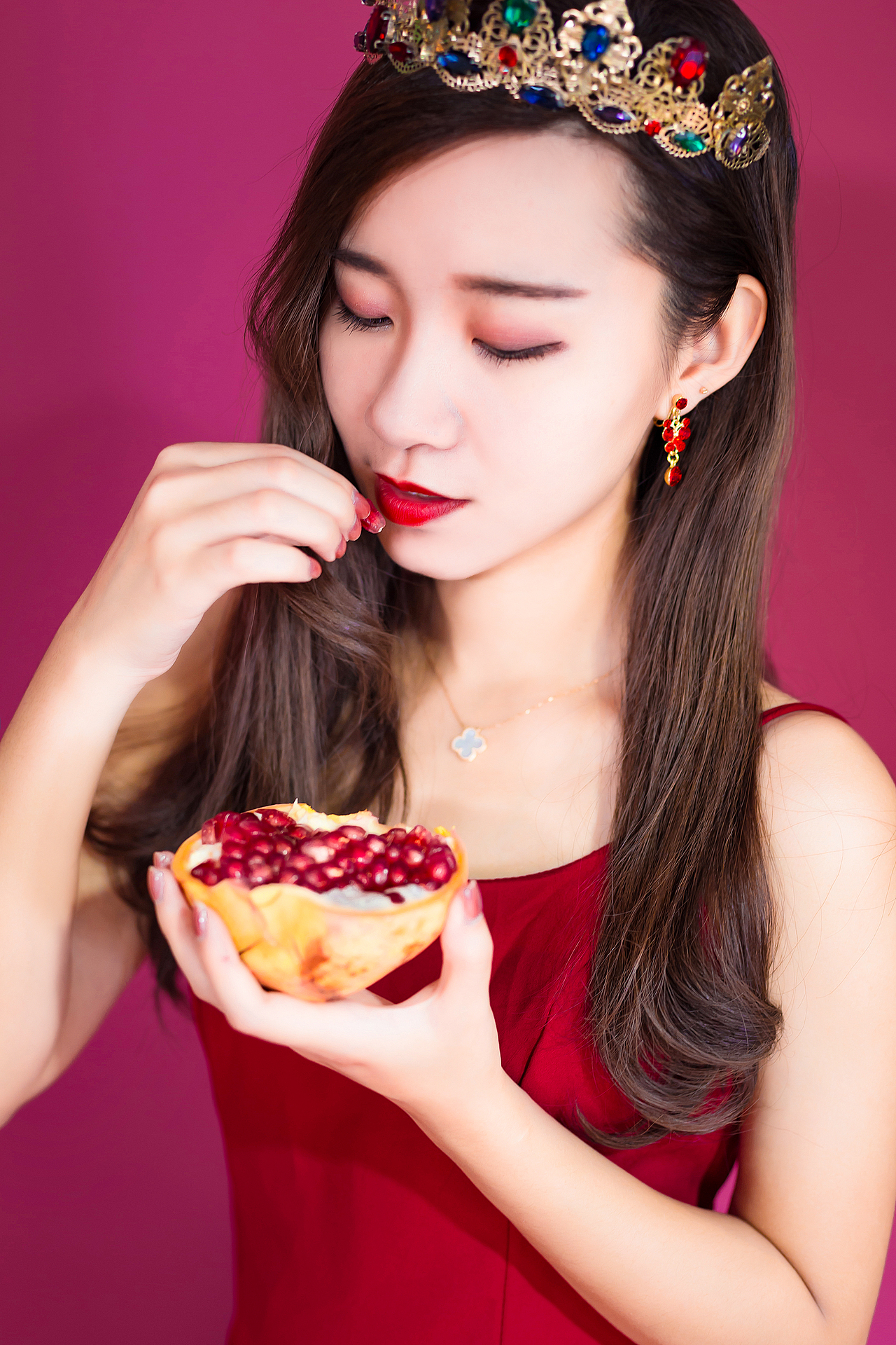 红石榴女王（图ZMTQwODE1NjI0） - 人像摄影 - 站酷设计师惡化的鋼筆症原创素材 - 站酷ZCOOL