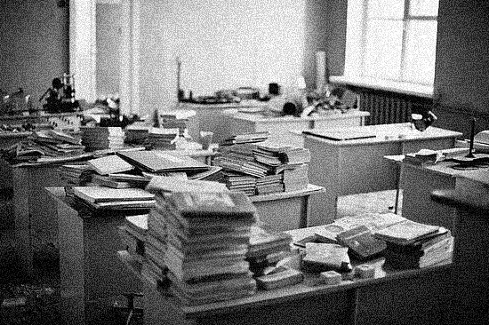 课桌也早已消失了。