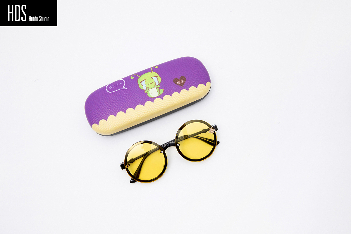 眼镜静物白底图拍摄