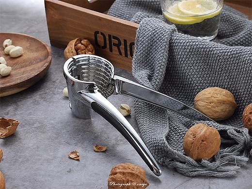 锌合金核桃夹拍图