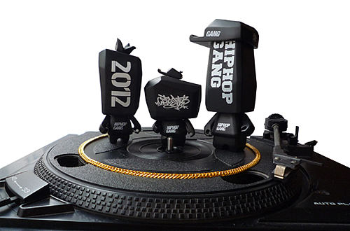 嘻哈帮街舞 hiphop嘻哈公仔设计（图ZMjQ0MDMyOA==） - 品牌 - 站酷设计师意开品牌咨询原创素材 - 站酷ZCOOL