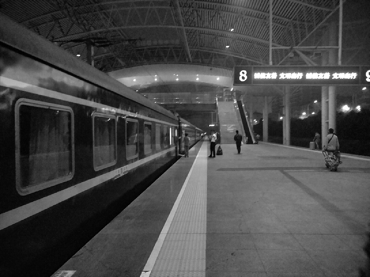 火车站|摄影|人文/纪实摄影|我不用单反_原创作品-站酷ZCOOL