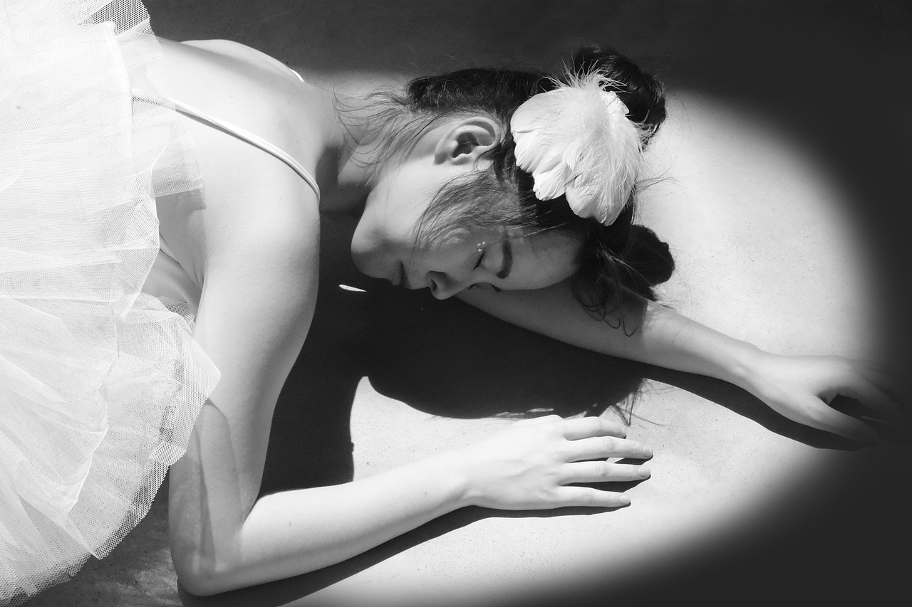 刀尖上的舞蹈（图ZMTE5MzEzMTAw） - 人像摄影 - 站酷设计师爱吃饭团的饭团原创素材 - 站酷ZCOOL