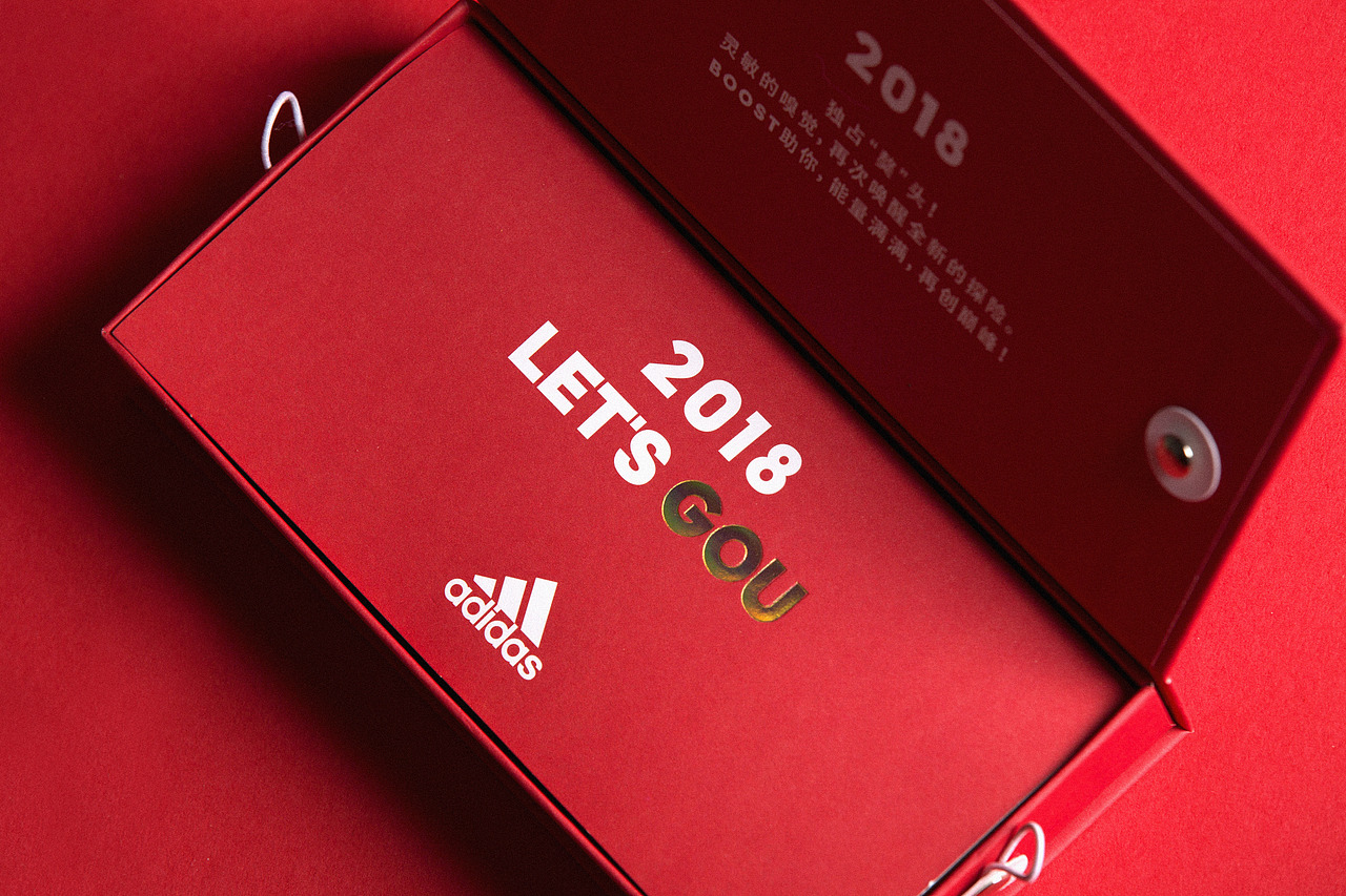 阿迪达斯UltraBoost 2018獒年全球限量款礼盒（图ZMTk2MDU3Mjk2） - 包装 - 站酷设计师一山半海品牌设计原创素材 - 站酷ZCOOL