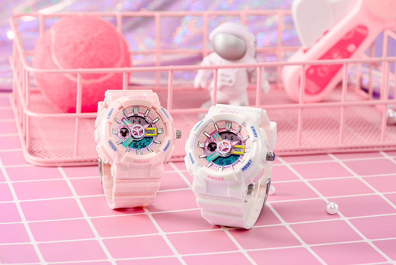 迪士尼幻彩渐变运动手表（图ZMjkxNjAzNTAw） - 产品摄影 - 站酷设计师摄影师墨鱼原创素材 - 站酷ZCOOL