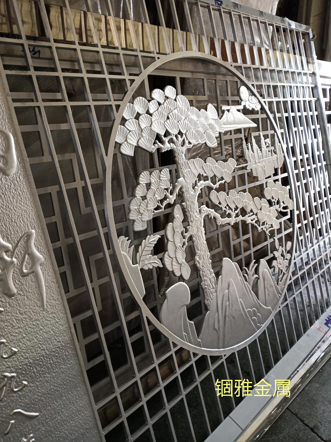 家庭装修仿古铜铝板镂空屏风花格装饰艺术效果极好（图ZMjU3MTUyOTk2） - 家装设计 - 站酷设计师锢雅18566019743原创素材 - 站酷ZCOOL