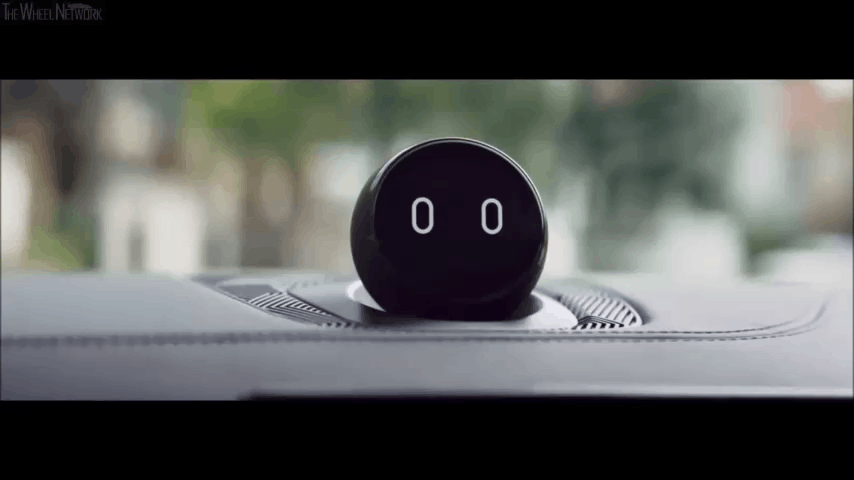 nomi即"know me"的谐音,是一款集语音交互和智能情感为一体的圆形小