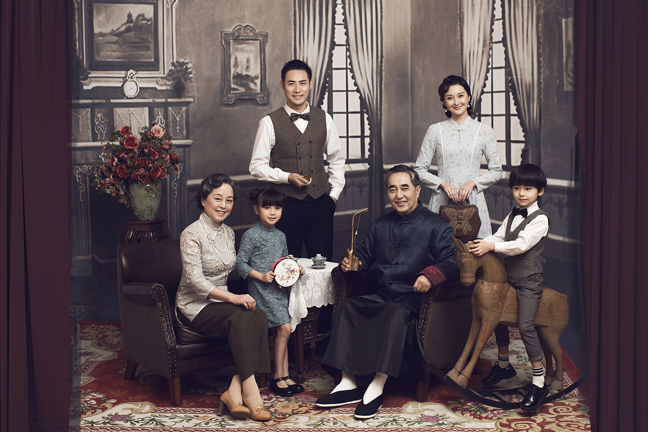 青岛全家福（图ZMjI0NTkwNzUy） - 人像摄影 - 站酷设计师御家摄影原创素材 - 站酷ZCOOL