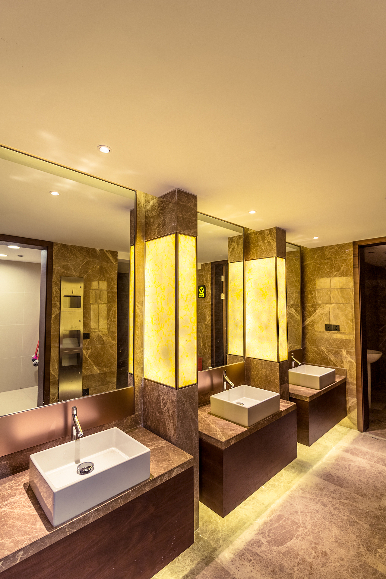 雅安 蜀天丽雅查尔顿酒店