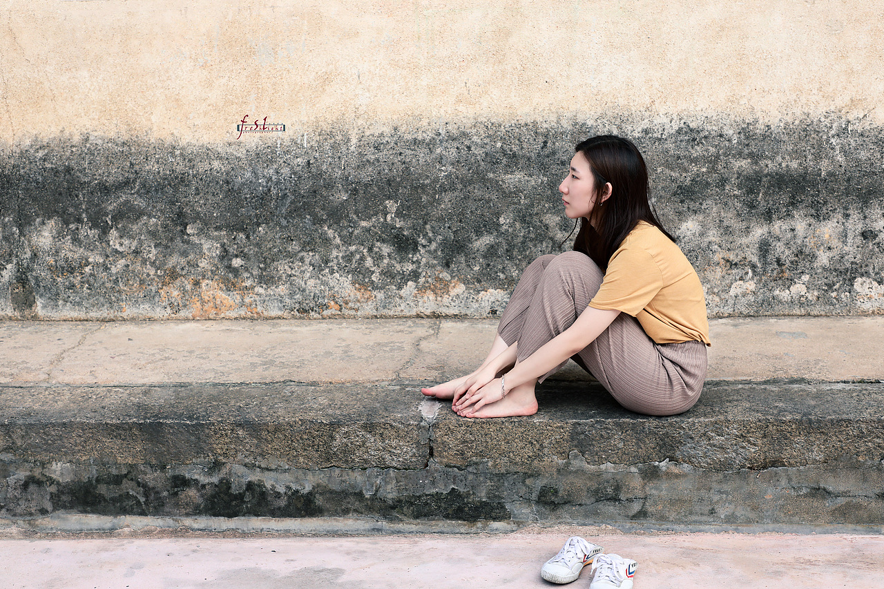 她（圖ZMTIwMDc5NTk2） - 人像攝影 - 站酷設(shè)計(jì)師f石頭原創(chuàng)素材 - 站酷ZCOOL