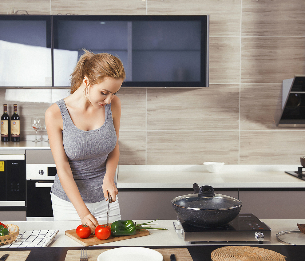 炒锅模特 商业产品摄影【579数字传媒】