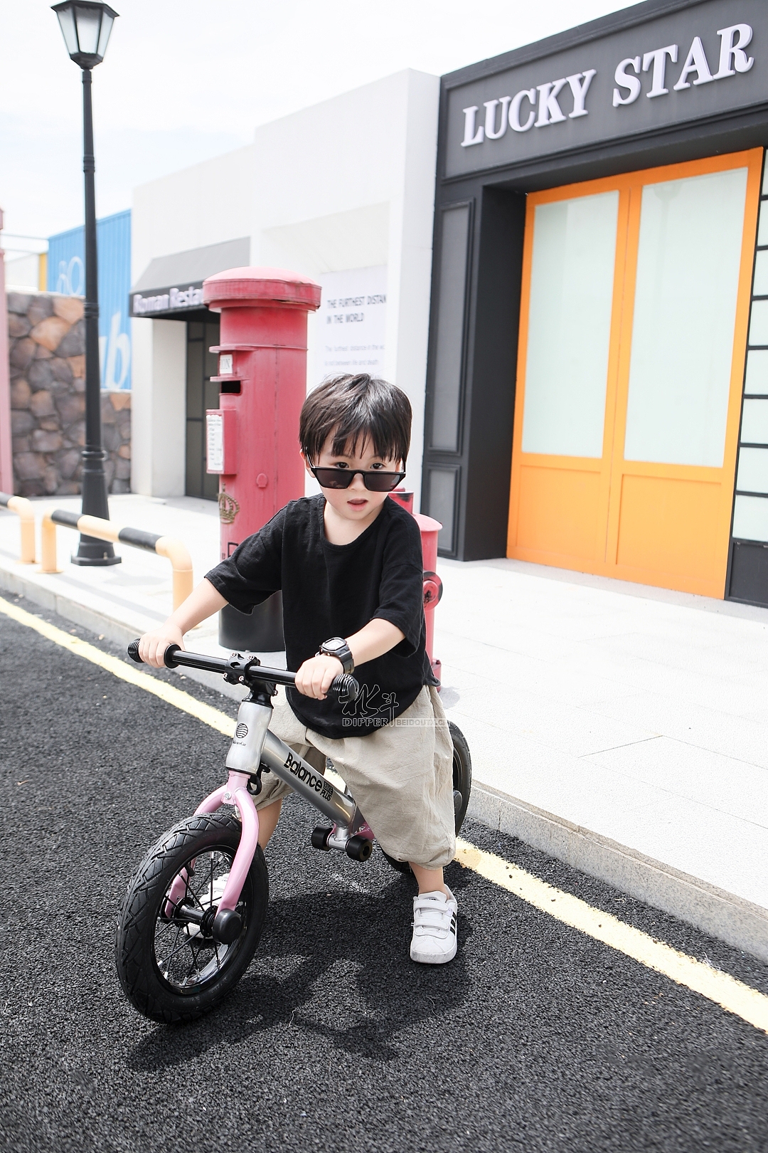 童模拍摄 电动摩托 电动拖拉机 滑板车 扭扭车 平衡车（图ZMjIyMDQyMzgw） - 人像摄影 - 站酷设计师北斗摄影原创素材 - 站酷ZCOOL