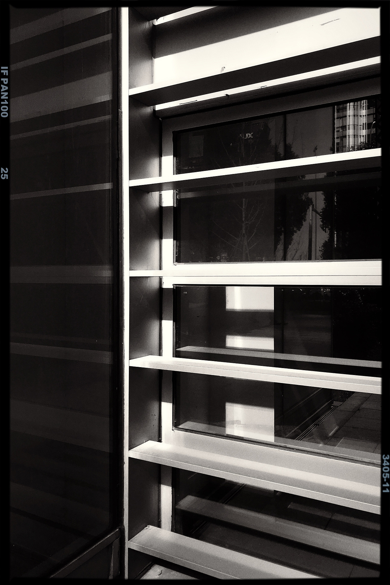 手機(jī)攝影|抽離了紛繁色彩，一瞬即是永恒（圖ZMjQyMDg4OTQw） - 人文/紀(jì)實(shí)攝影 - 站酷設(shè)計(jì)師Z自由女神原創(chuàng)素材 - 站酷ZCOOL