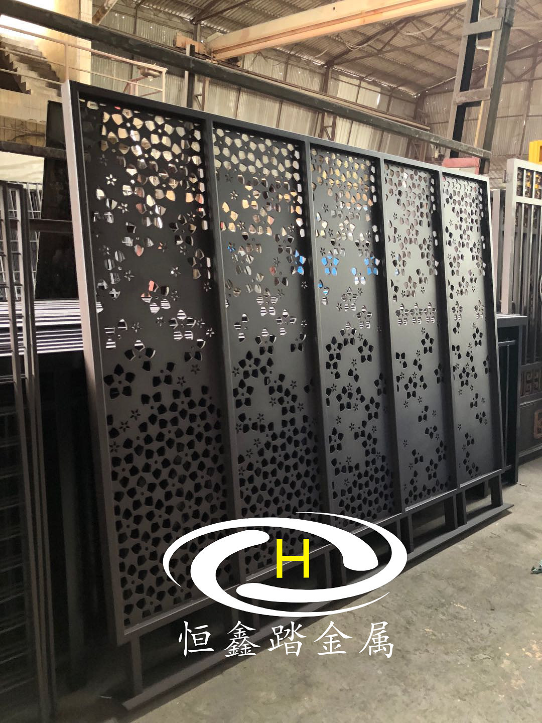 户外景墙轻奢不锈钢屏风铁艺隔断镂空屏风装扮理想家园