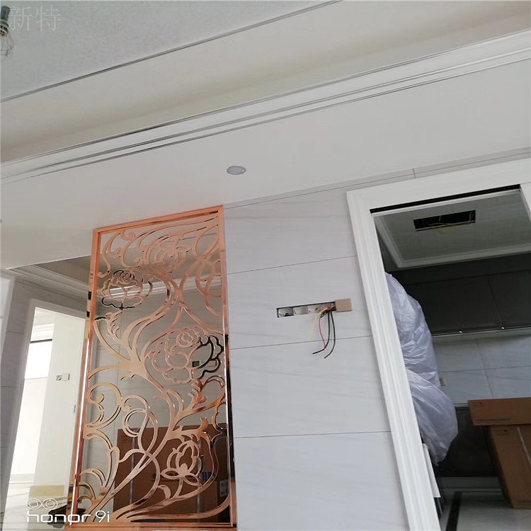 豪华装饰别墅酒店立体铜雕刻镂空屏风图片