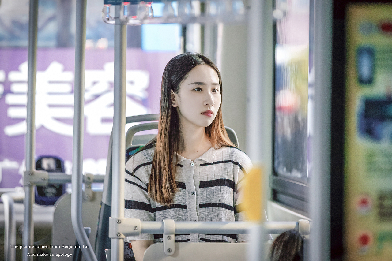 南京公交车女生