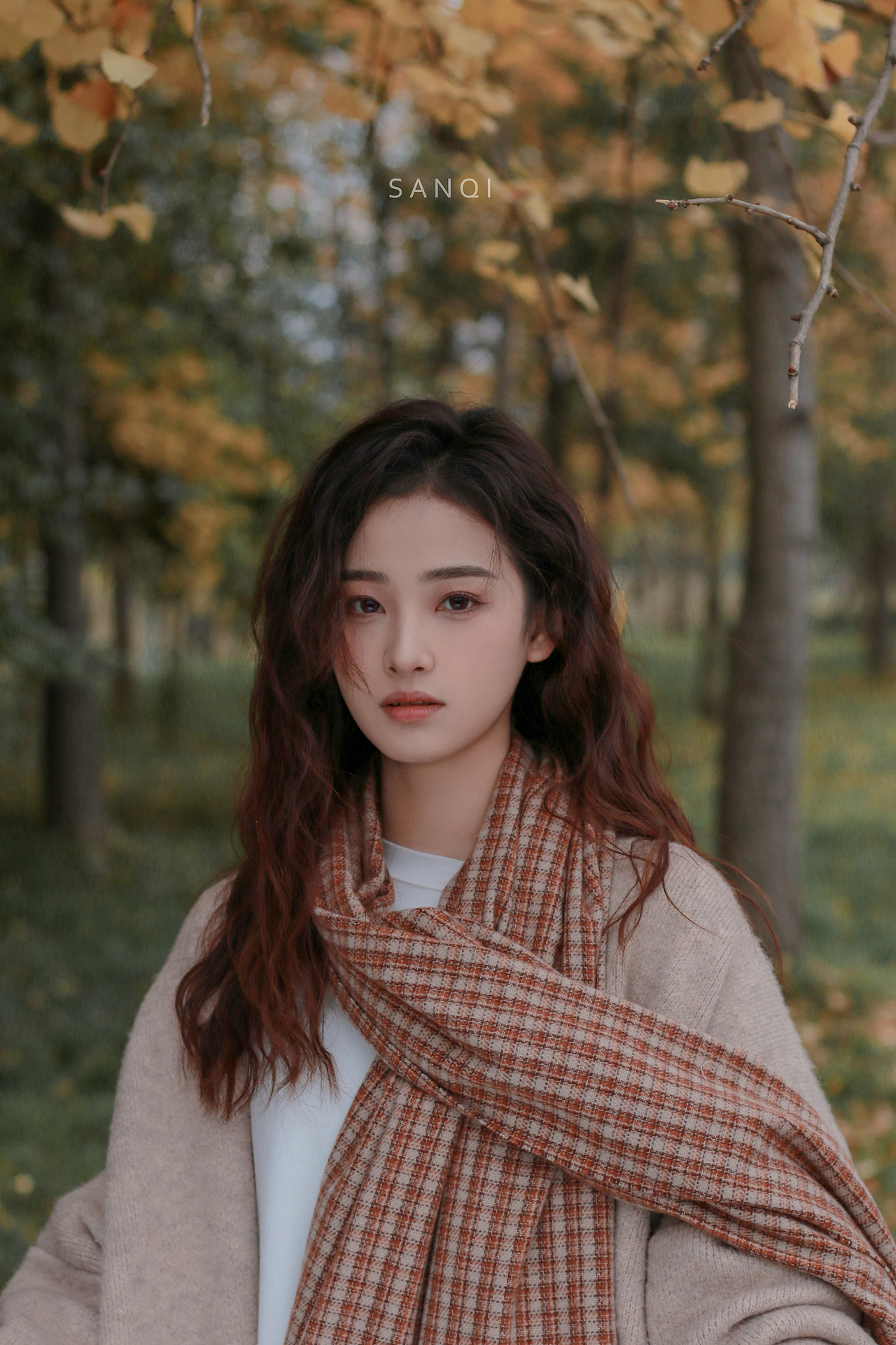 银杏写真（图ZMjgwNTYwNzUy） - 人像摄影 - 站酷设计师三七卷原创素材 - 站酷ZCOOL