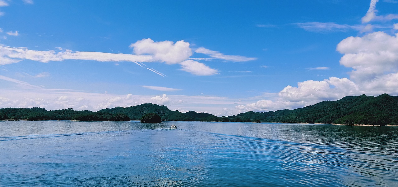 蓝天白云绿水青山