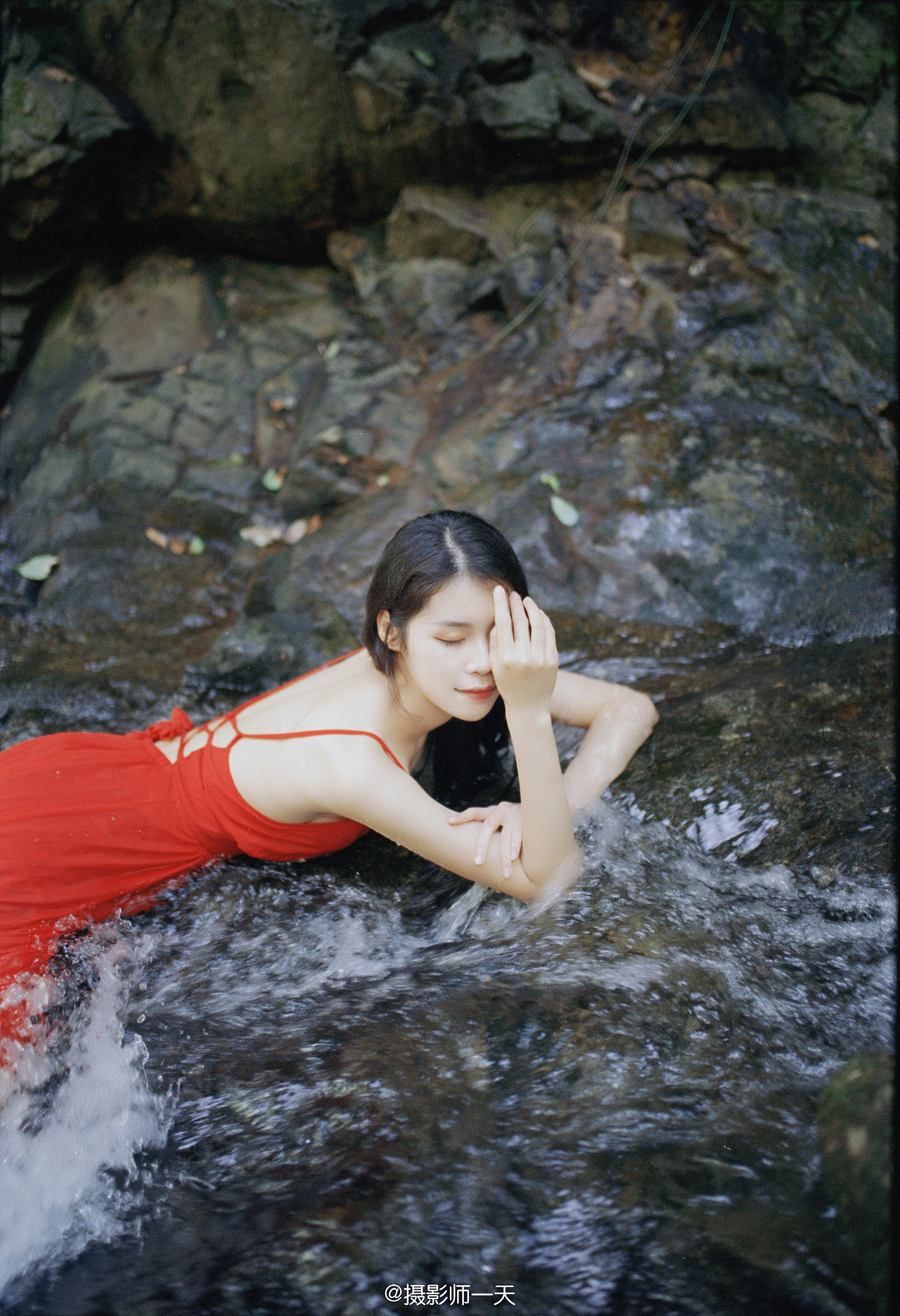 红色的情绪（图ZMjIxMzk4MDUy） - 人像摄影 - 站酷设计师摄影师一天原创素材 - 站酷ZCOOL