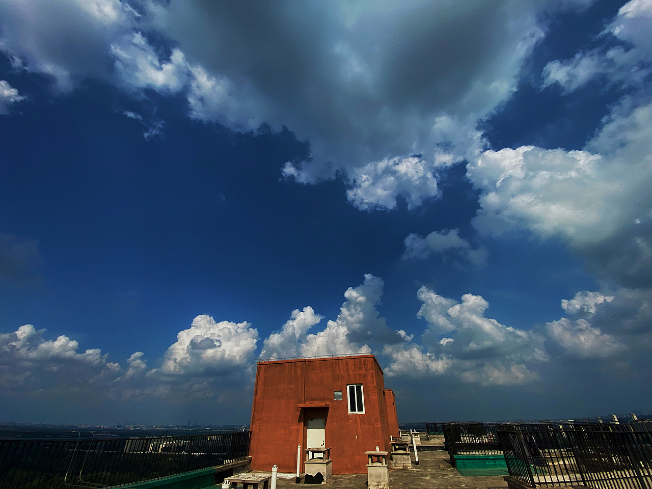 刘勇良手机纪实摄影:午后的天空