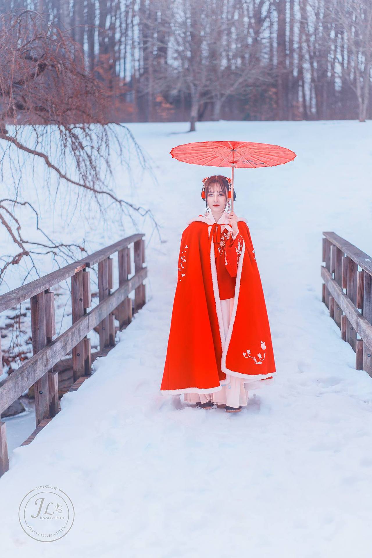 《红尘雪》红色汉服