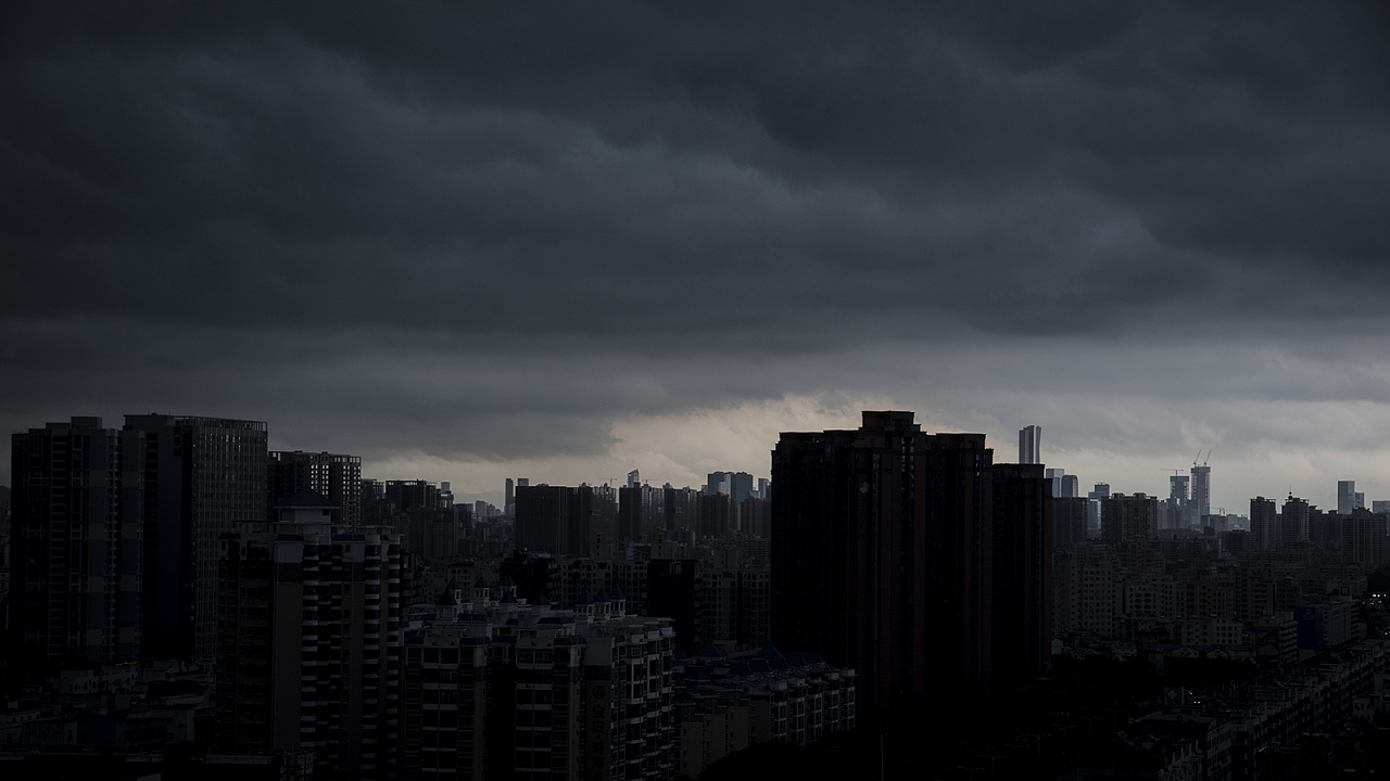暴雨前的城市