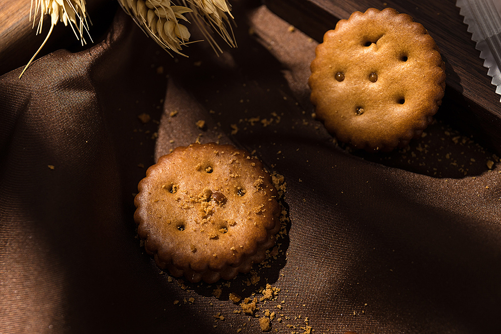 老杨巧克力蜂蜜香醇饼干淘宝主图详情页拍摄