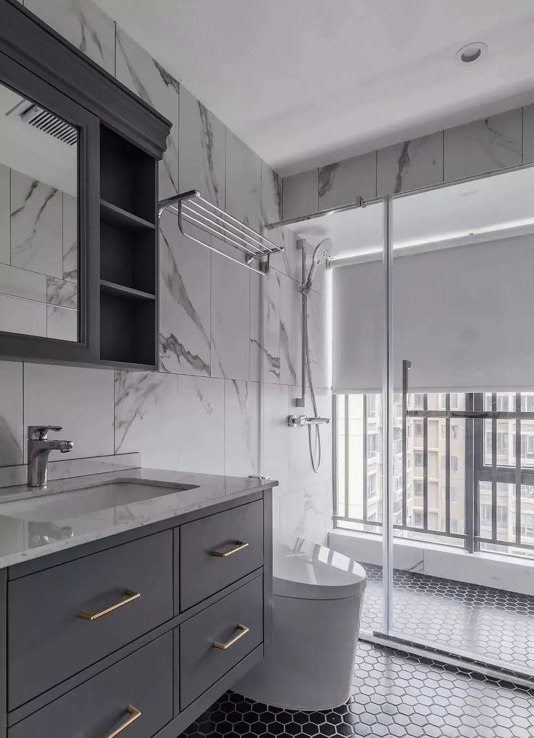 125㎡简约美式风新房,全屋高级灰打造,大气简约