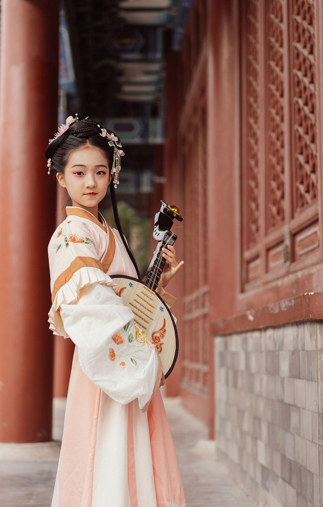 这大概就是小说里写的12～13岁就倾国倾城的美人儿