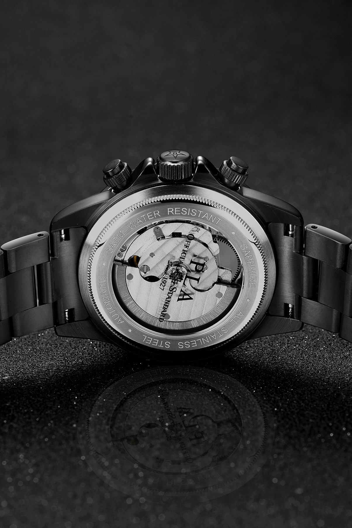 男款手表（黑底场景）