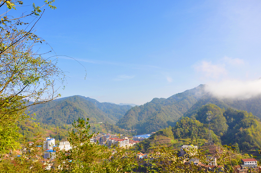 回了一次家,四川省 万源市 黄钟镇  久违的蓝天,什么风景区都比不上那