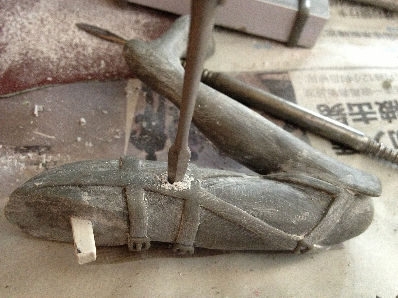 这张看着是不是很血腥~用来卡住左右两个大刀鞘的插槽。