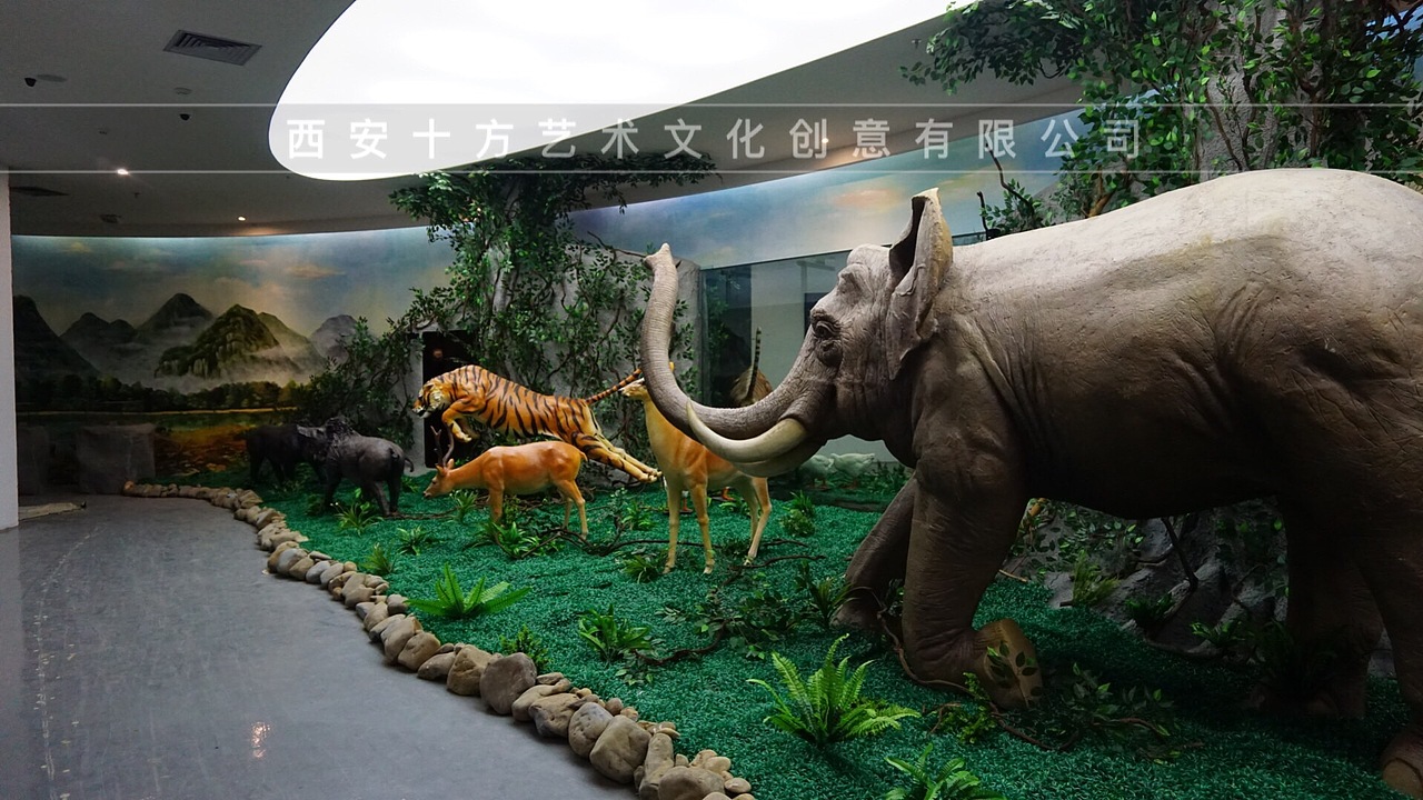 桂林甄皮岩国家森林公园博物馆玻璃钢动物雕塑制作