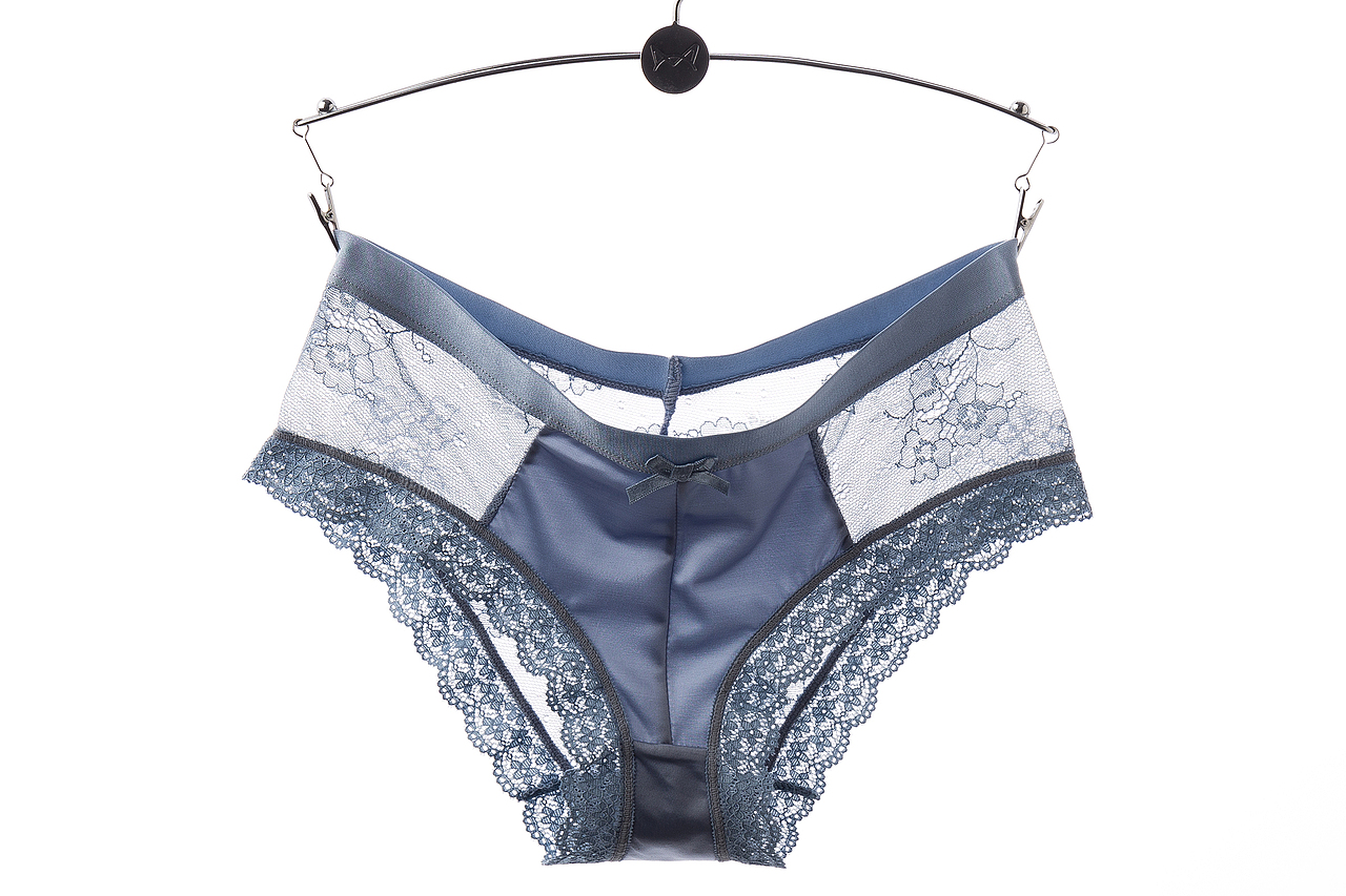 女士低腰蕾丝内裤拍摄