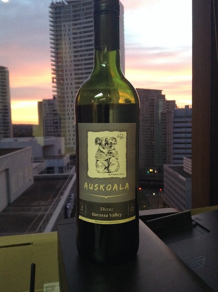 澳洲天鹅庄【考拉音乐家】-红酒插画（图ZODk2MzcxOTI=） - 商业插画 - 站酷设计师山佳日尧原创素材 - 站酷ZCOOL