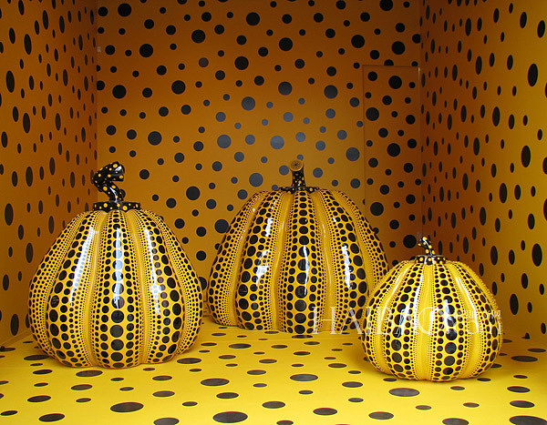 草间弥生日本圆点女王