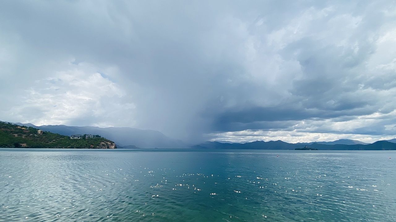 一组泸沽湖的风景照片