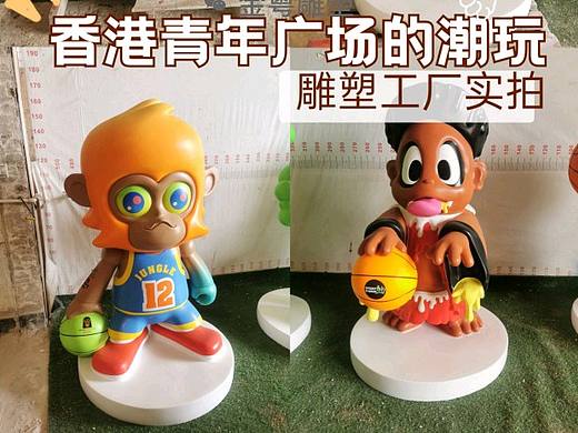 香港青年广场的潮玩摆件
