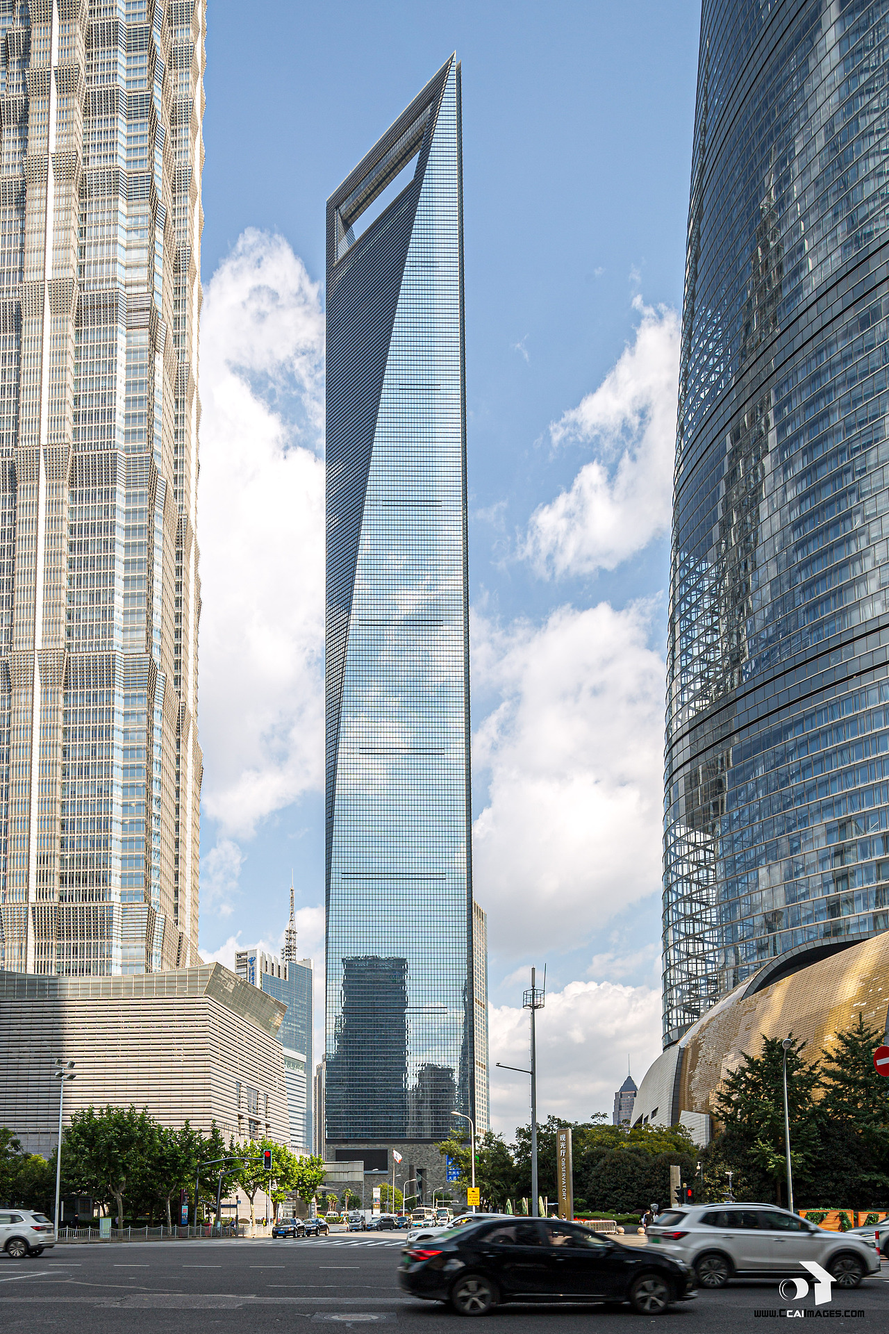 国庆期间的陆家嘴 / The Lujiazui Financial District（图ZMjI3MTMwNTk2） - 环境/建筑摄影 - 站酷设计师像导XiangDao原创素材 - 站酷ZCOOL