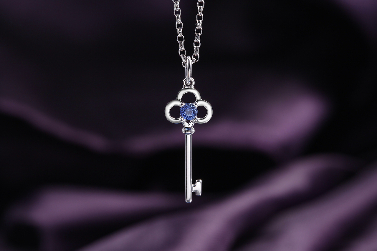 珠宝摄影 首饰摄影 《蓝宝石K金吊坠》（图ZMTEyODE1OTY=） - 产品摄影 - 站酷设计师karlllll原创素材 - 站酷ZCOOL