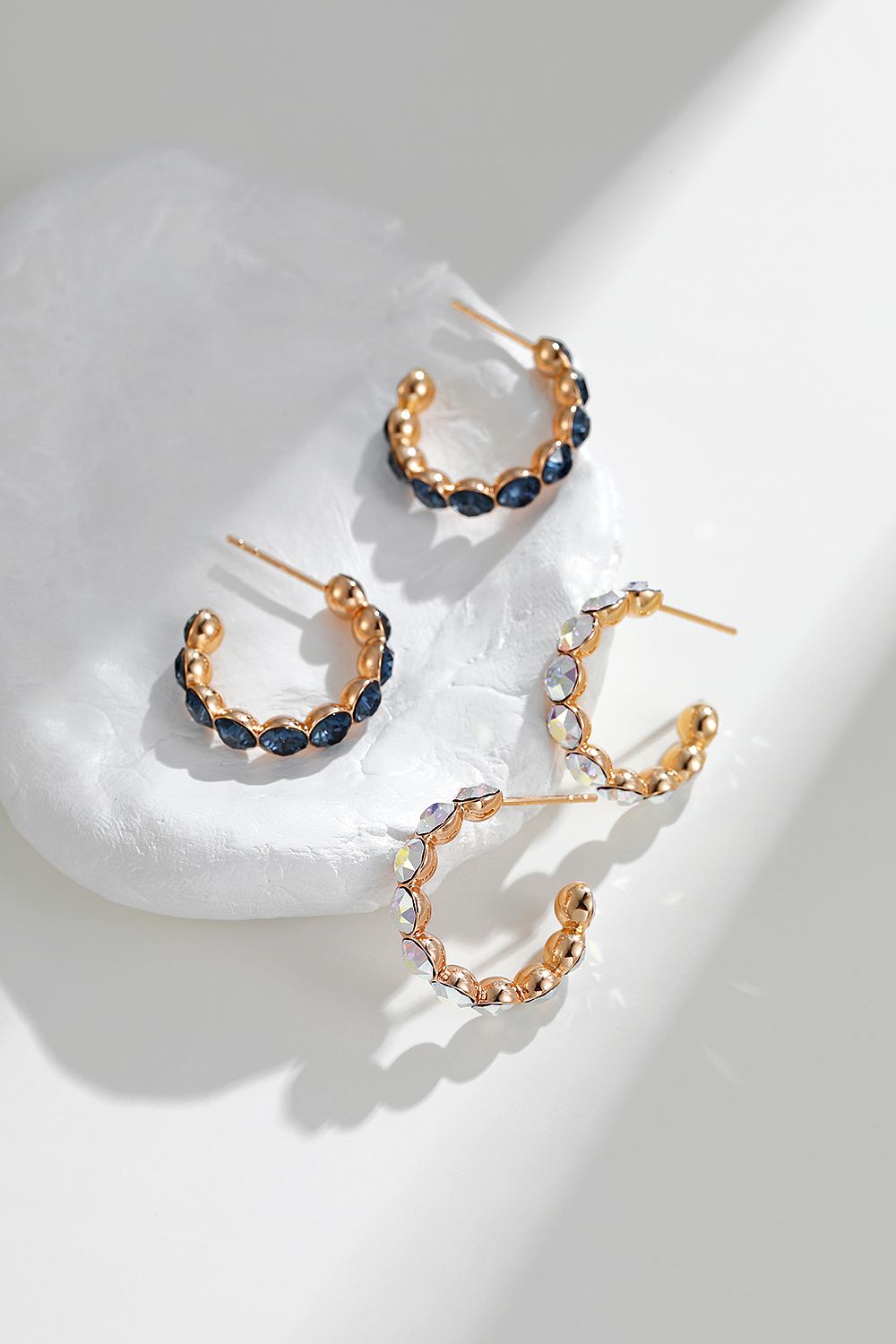 电商日常拍摄 简约场景 胸针 耳钉 项链 手链 戒指（图ZMjg1MzUzNjMy） - 产品摄影 - 站酷设计师广州小韩原创素材 - 站酷ZCOOL