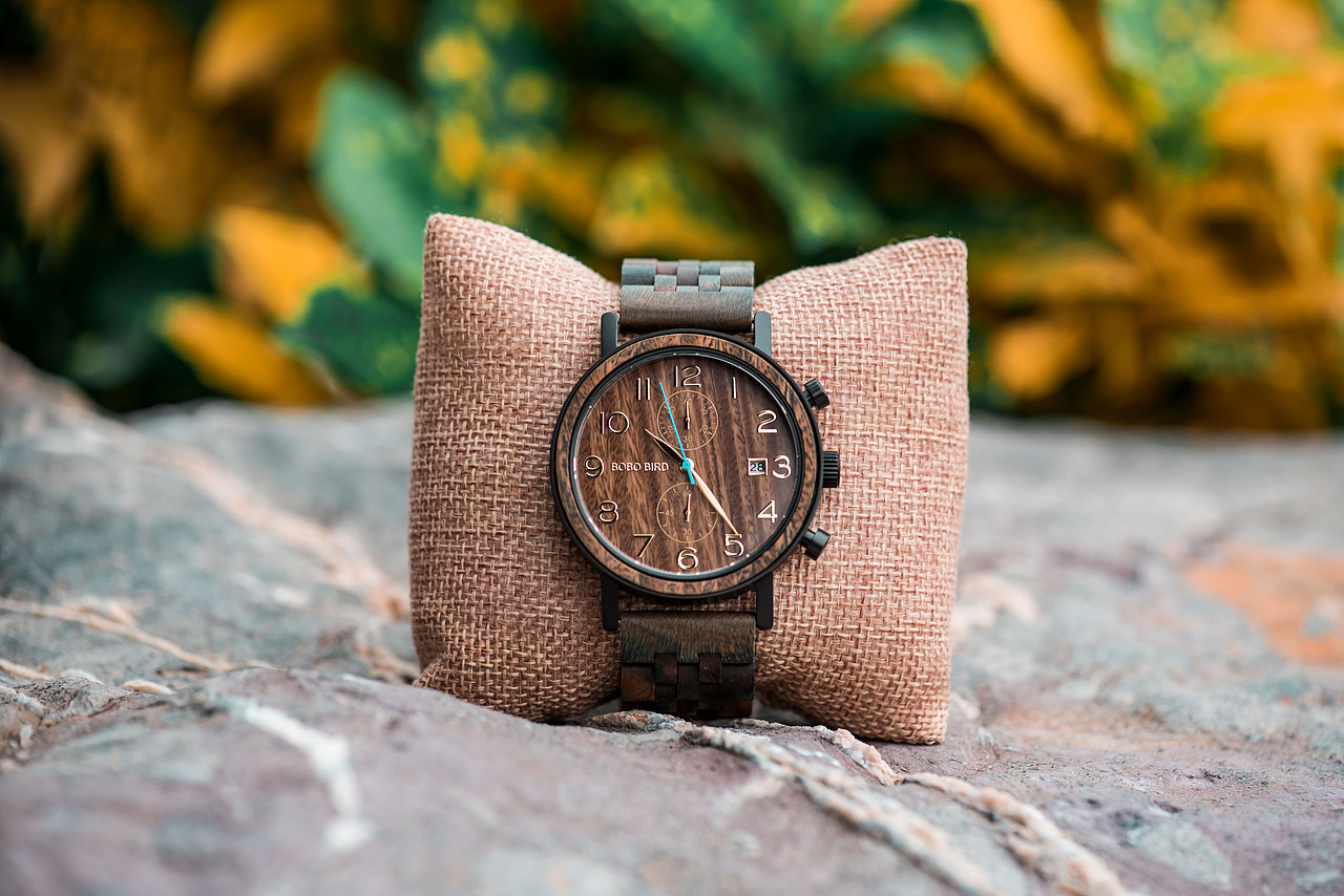 复古木质手表,外景拍摄