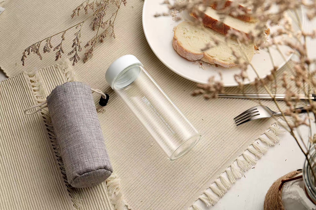 玻璃杯 保溫杯拍攝（圖ZMzMwNDUzMDUy） - 產(chǎn)品攝影 - 站酷設(shè)計師阿月的小世界原創(chuàng)素材 - 站酷ZCOOL